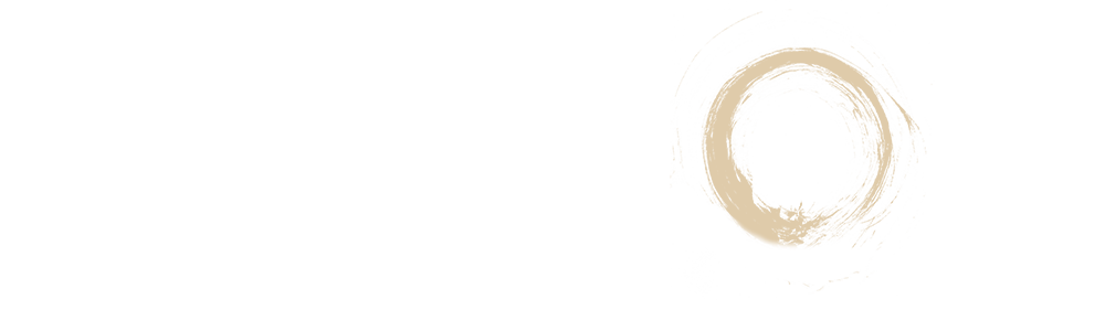 室町時代から続く伝統の技法で磨かれた丸太。幾重にも人の手をかけたその銘木を京都・北山よりお届けします。